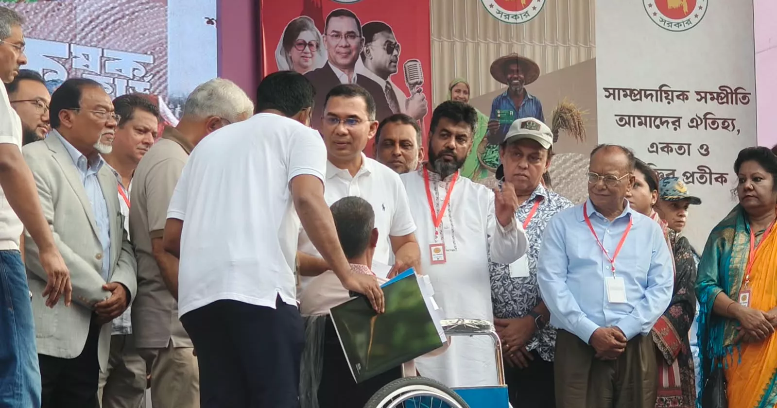 PM inaugurates projects, distributes Family Cards, Farmers’ Cards and honorariums during Feni visit