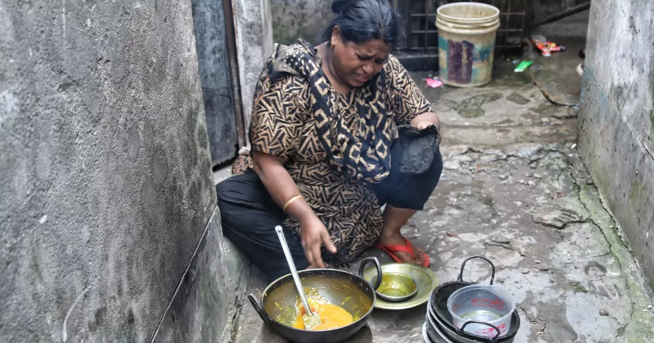Gas shortage persists, Dhaka households struggle to cook