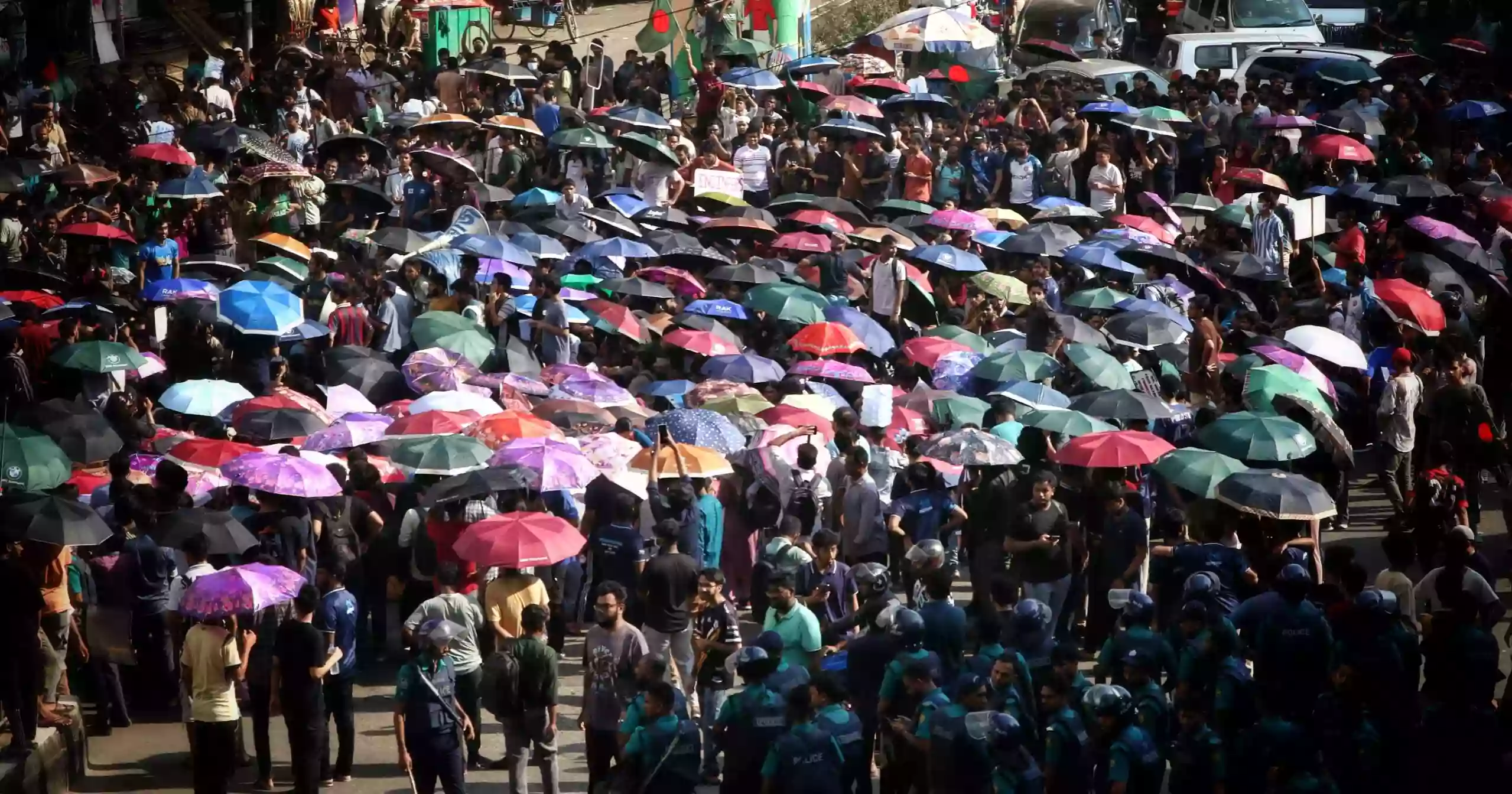 Buet students block Shahbagh over 3 demands