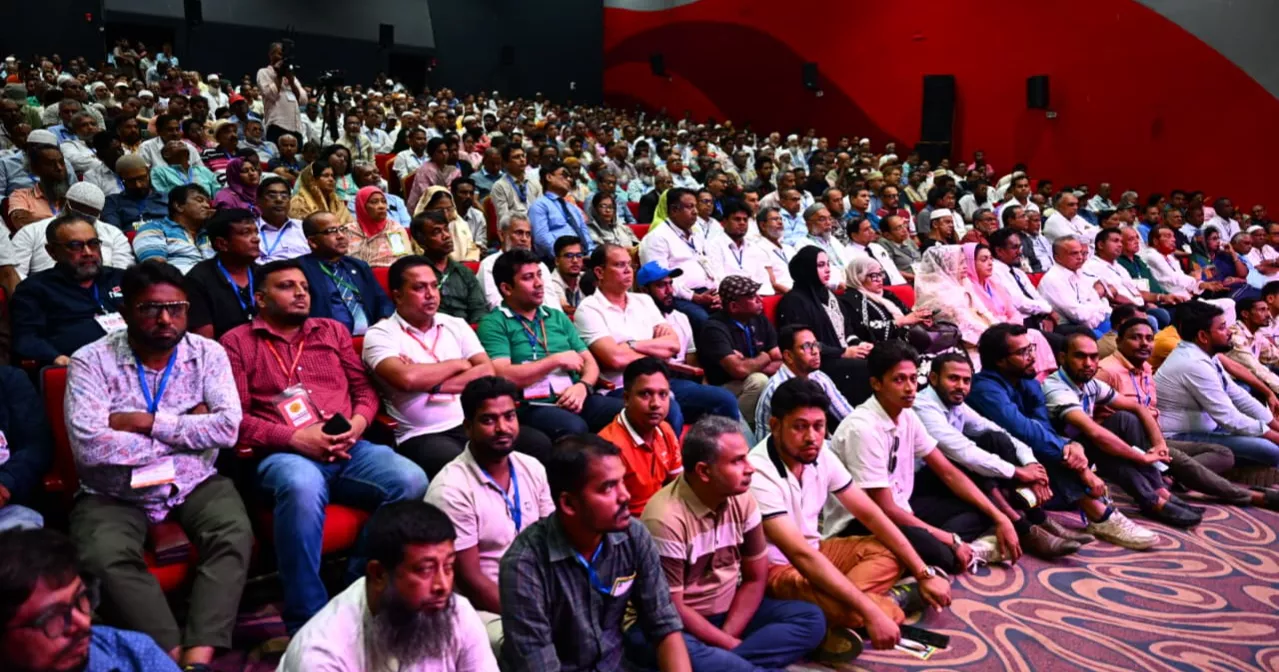PM urges BNP leaders to stay united, guard against 'hybrids' ahead of local body polls