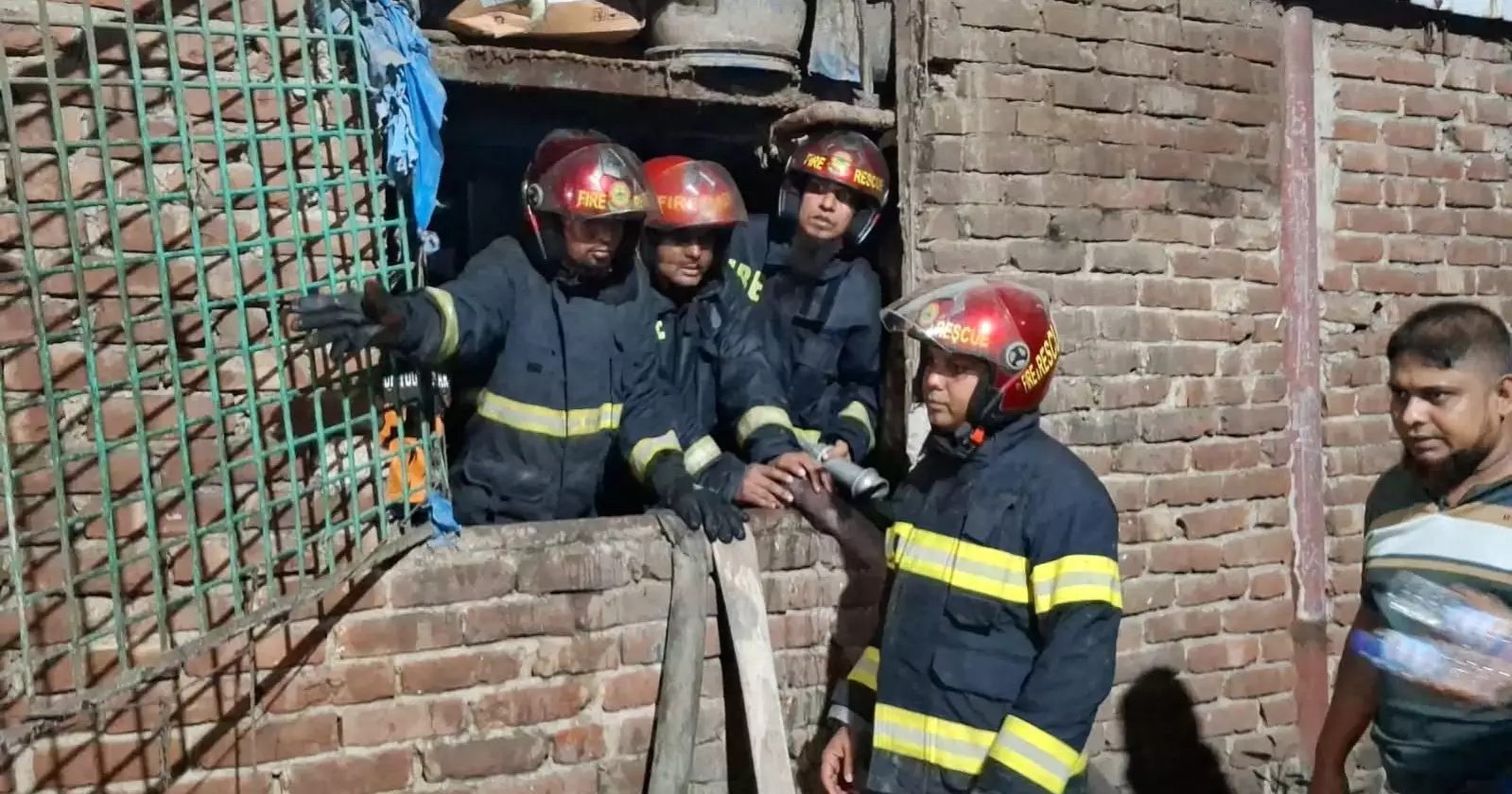 At least 5 injured as boiler malfunction sparks fire at Narsingdi mill