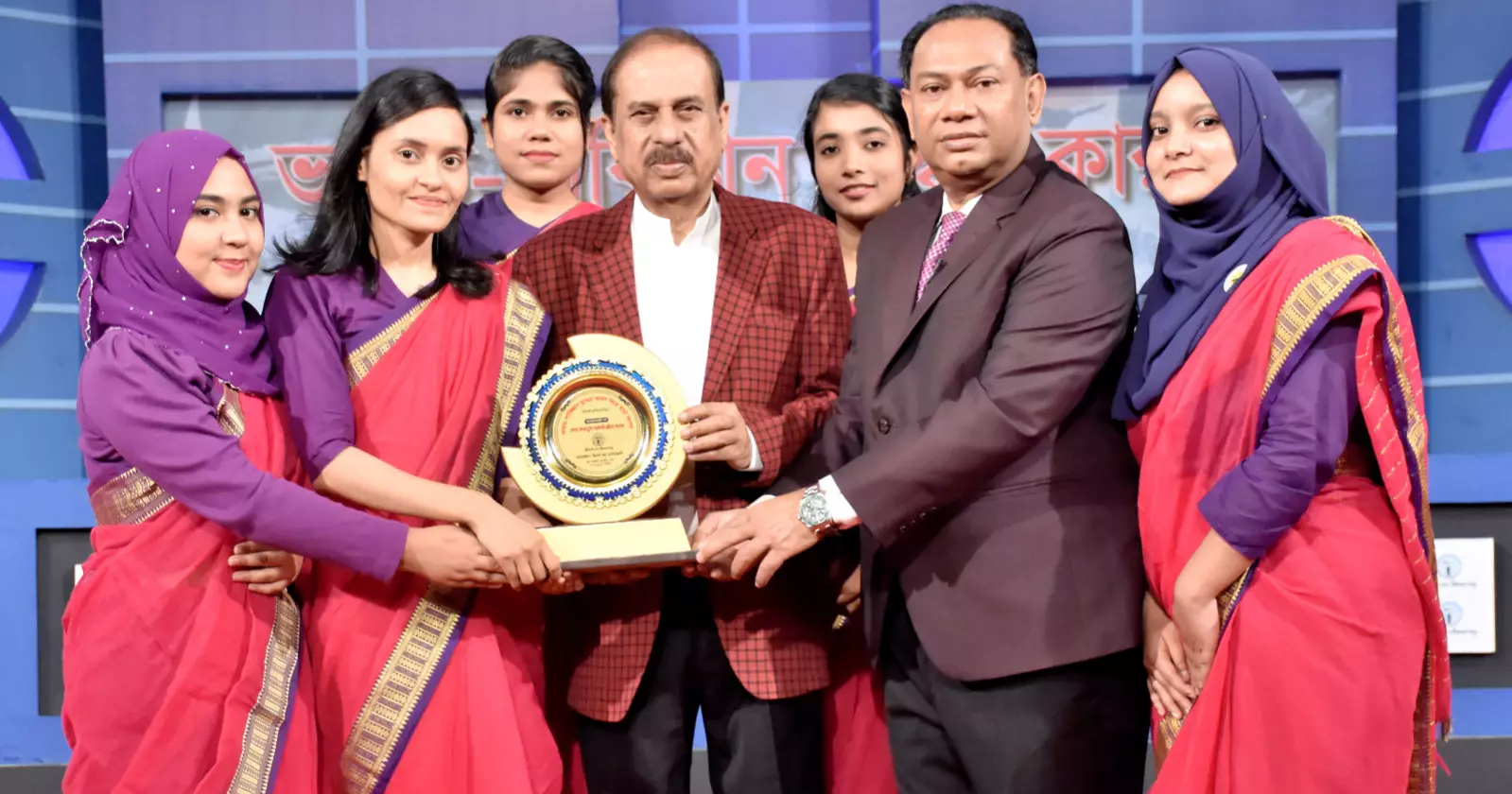 Possible ‘War’ Impacts: Manabzamin Editor-in-Chief proposes all-party talks by Prof Yunus