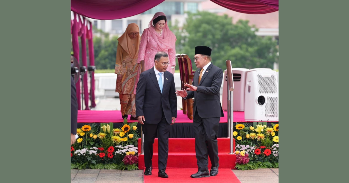 Tarique Rahman accorded warm welcome by Malaysian PM