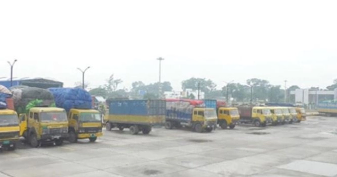 Bangladesh’s betel nut exports snarl as 150 trucks sit idle at Benapole