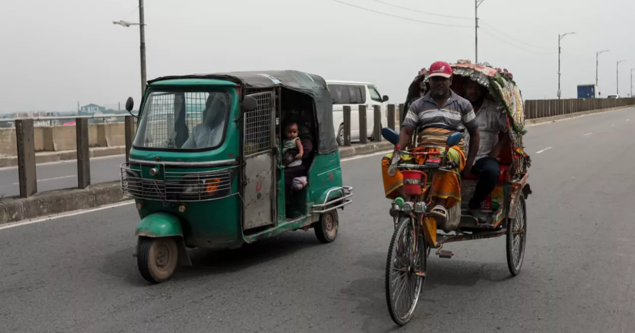 Battery-powered rickshaws now take over Bhulta Flyover
