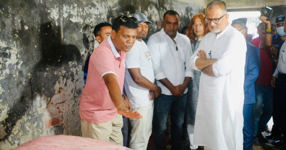 Govt determined  to break leather industry syndicates: Commerce Adviser