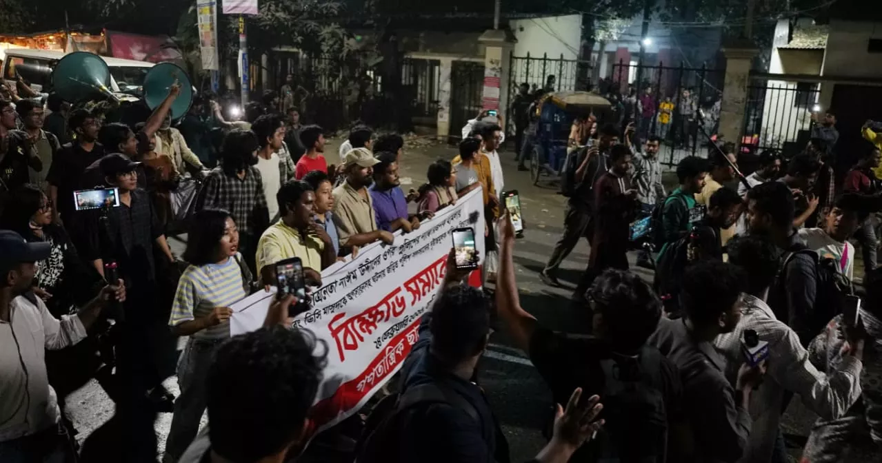 Ganatantrik Chhatra Jote protests over 'police attack' on DU student