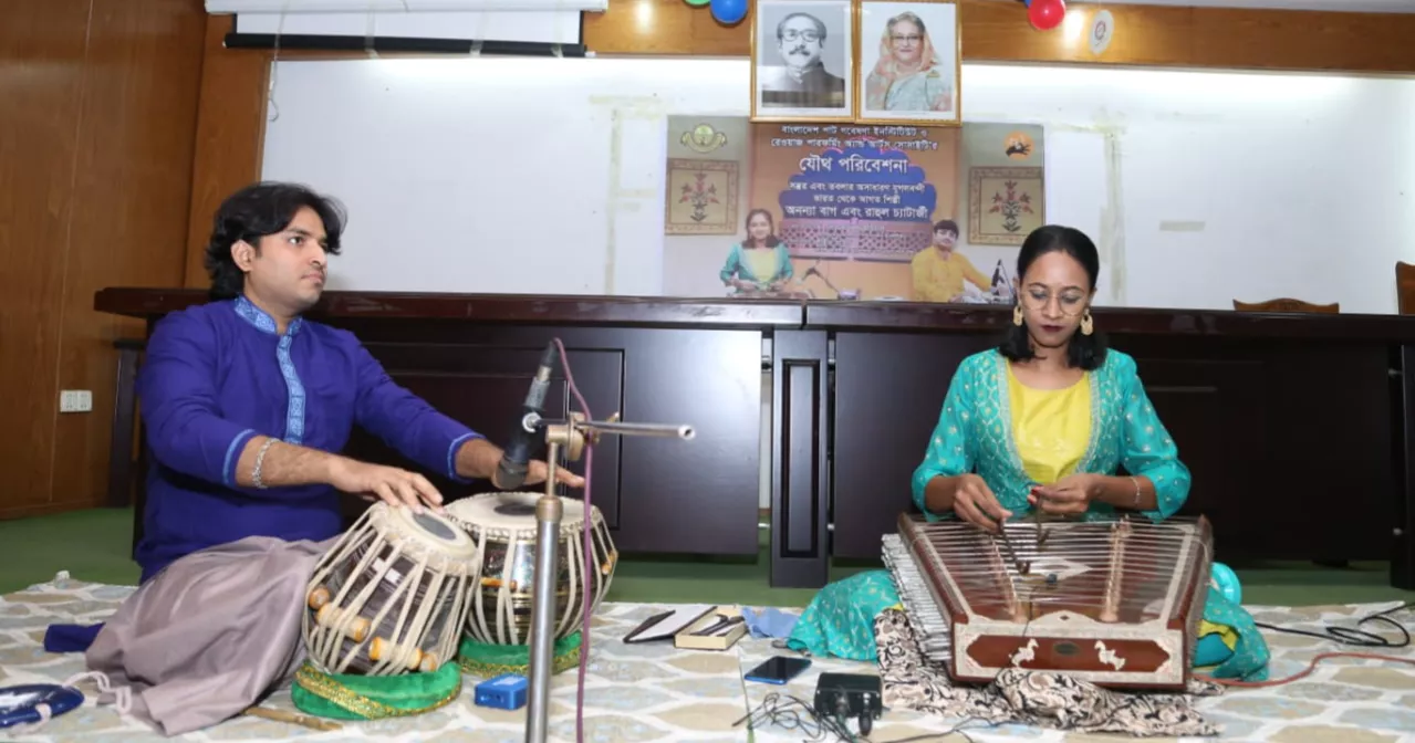 Music lovers enamoured by the accompaniment of Santoor and Tabla by Indian artists