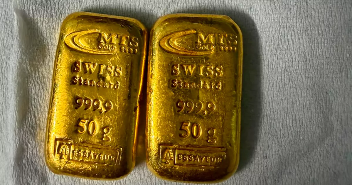 100g gold seized from outbound passenger at Benapole