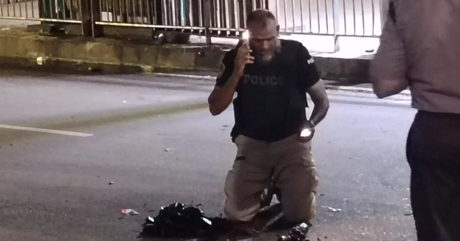 Pedestrian injured in explosion during bomb disposal in Motijheel