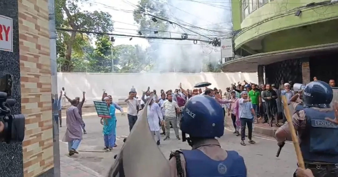 Police disperse protesters near Islami Bank headquarters with water cannons, teargas