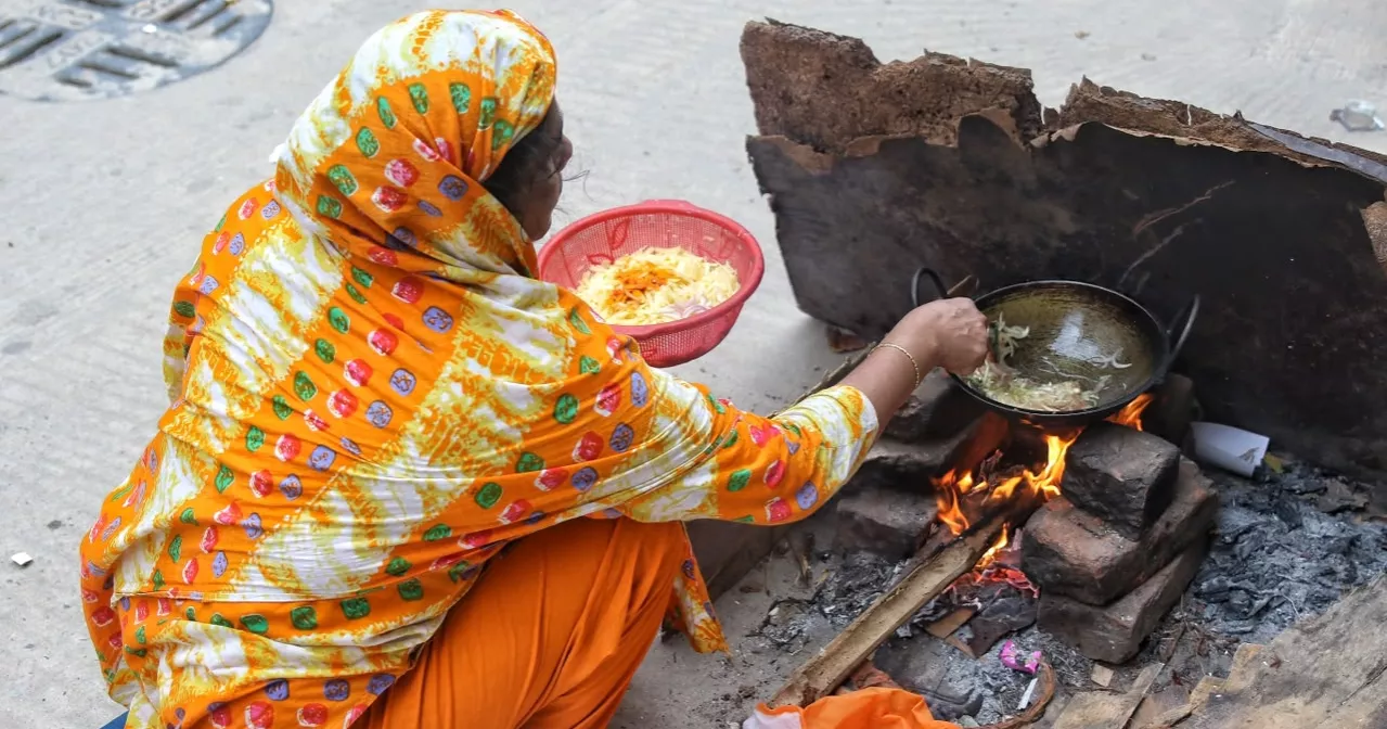 Gas shortage persists, Dhaka households struggle to cook