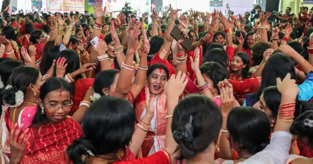 Sindur, dance and music mark Bijoya Dashami in Dhaka