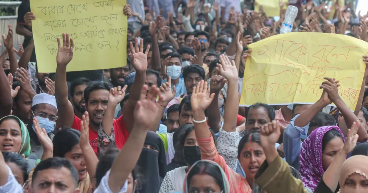 Uncertainty over appointment letters: Recommended govt primary teachers stage sit-in at Shahbagh