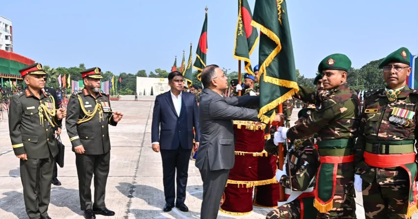 PM stresses discipline, professionalism, public trust in armed forces