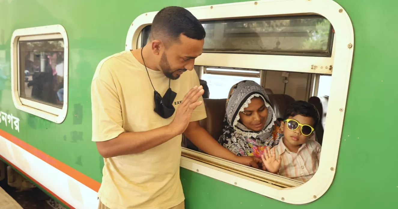 The Tracks of Longing: A Story of Homecoming and Sacrifice at Kamalapur