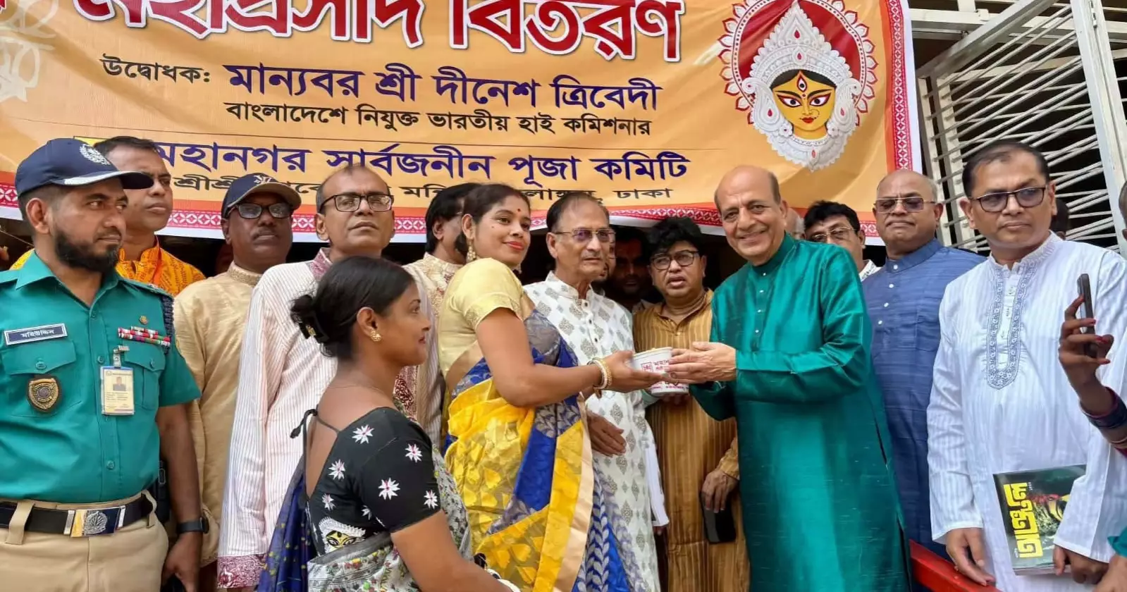 Dinesh Trivedi joins Durga Puja celebrations in Dhaka