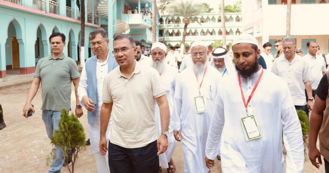 PM meets Hefazat chief Babunagari in Fatikchhari