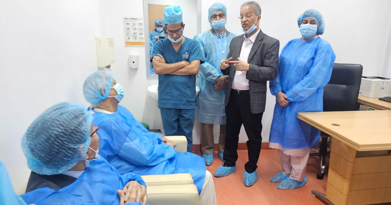 Yunus visits Khaleda Evercare