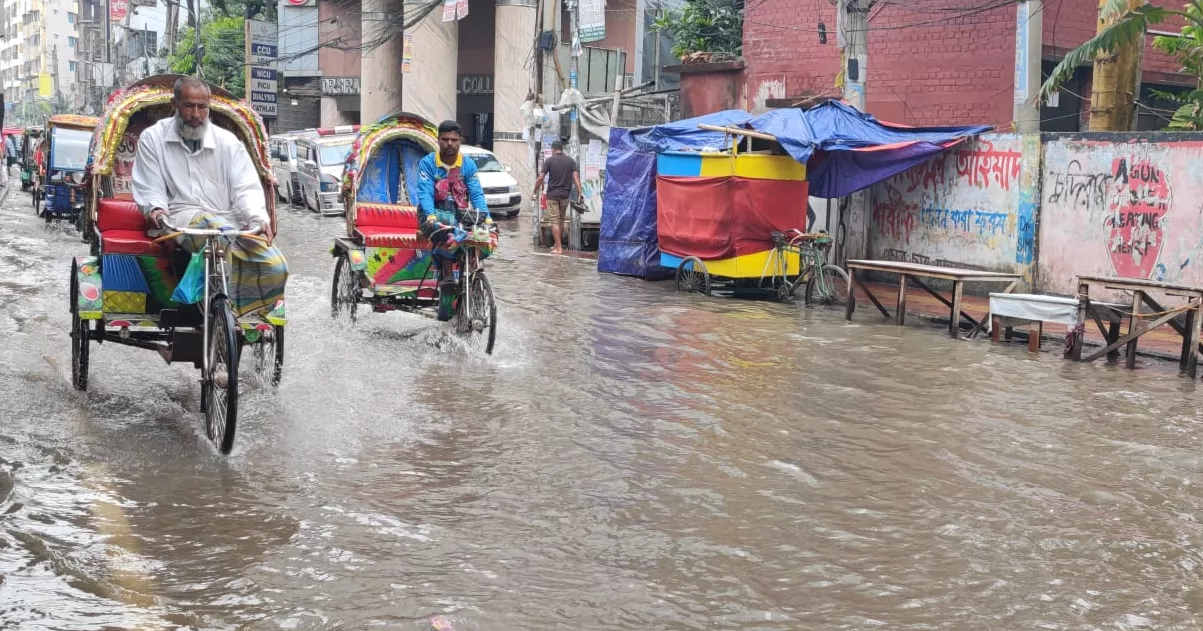 Downpour triggers waterlogging across Dhaka