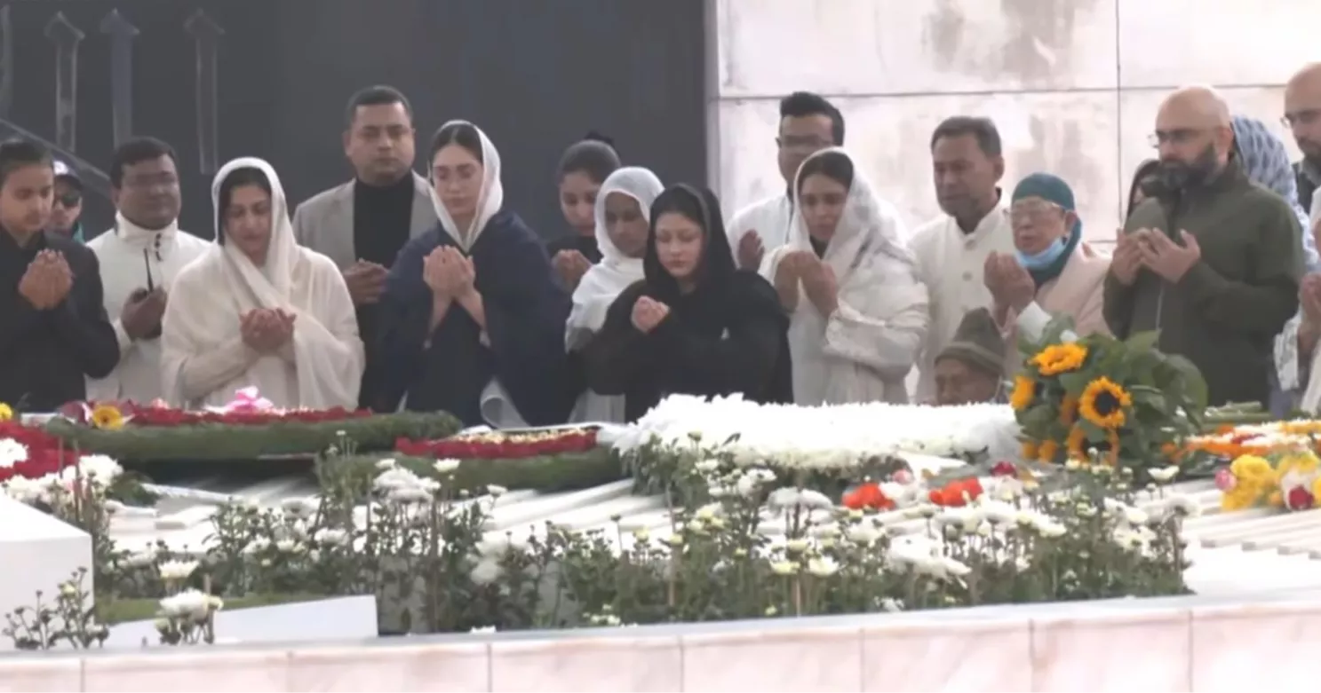 Zaima, other family members visit Khaleda Zia’s grave