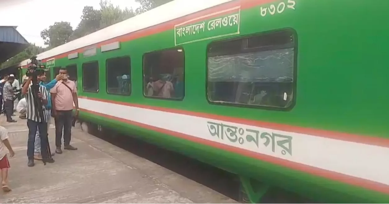 18 Indian-made railway coaches reach Darshana