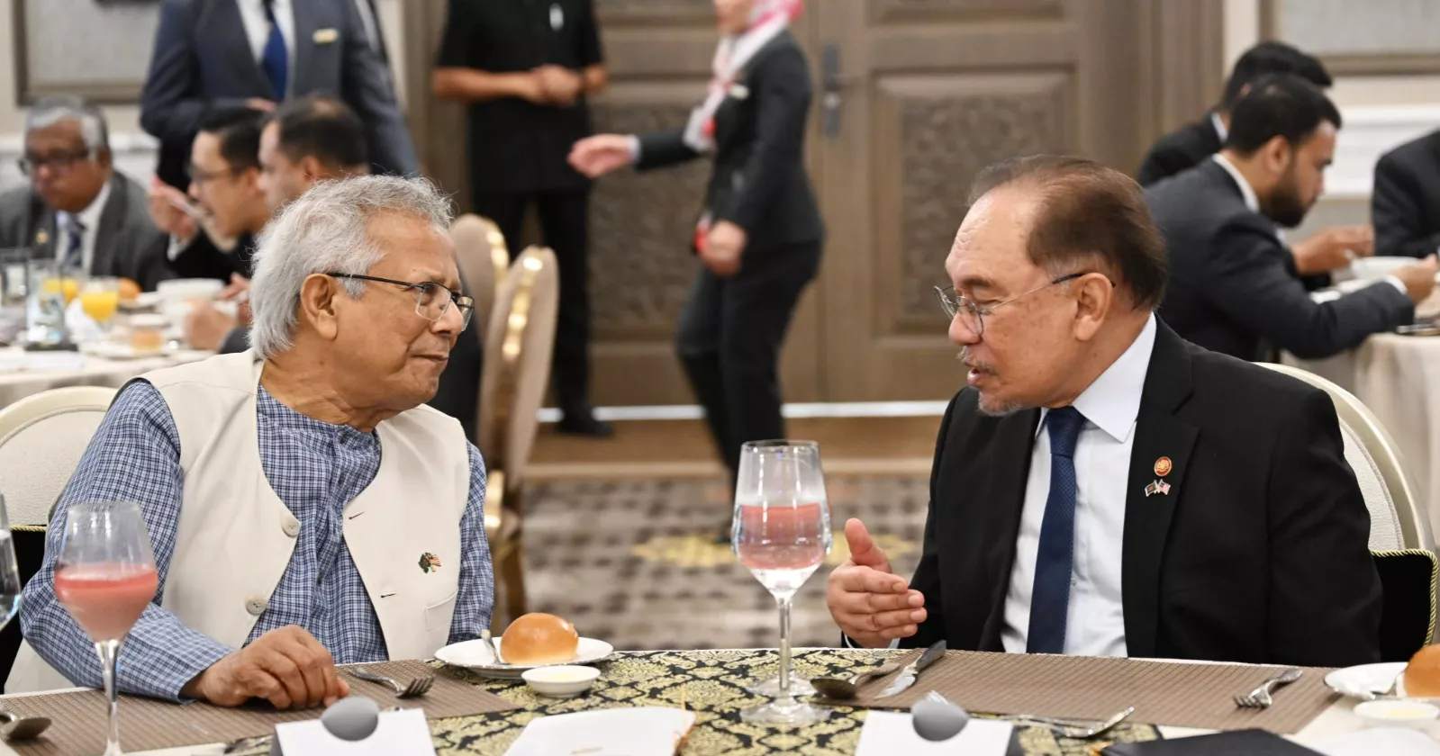 Anwar Ibrahim hosts luncheon in honour of Prof Yunus