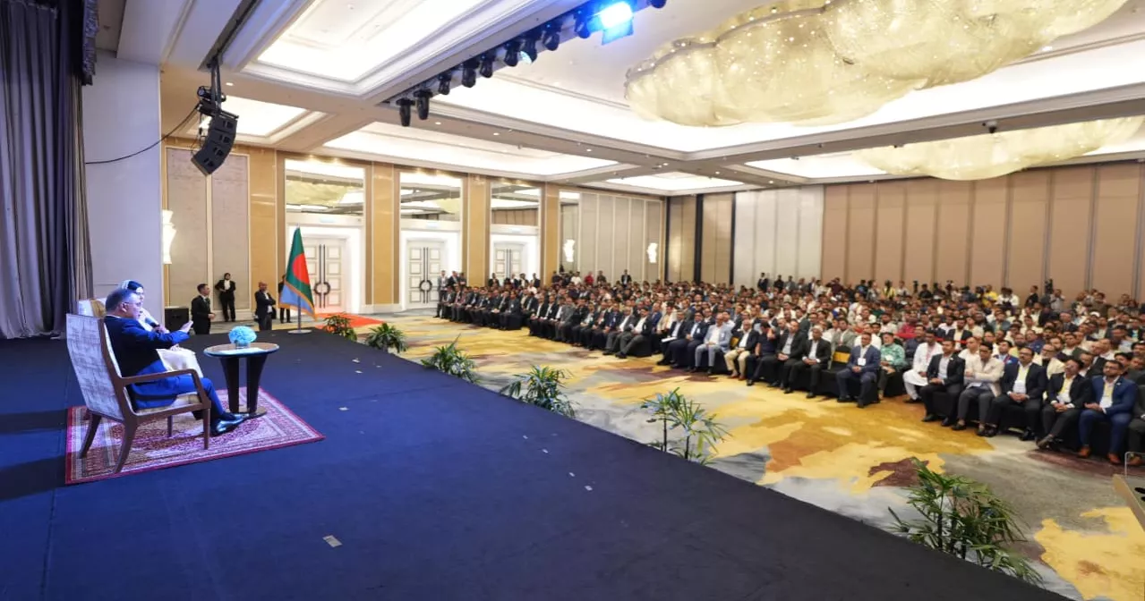 PM urges expatriates to focus on serving country