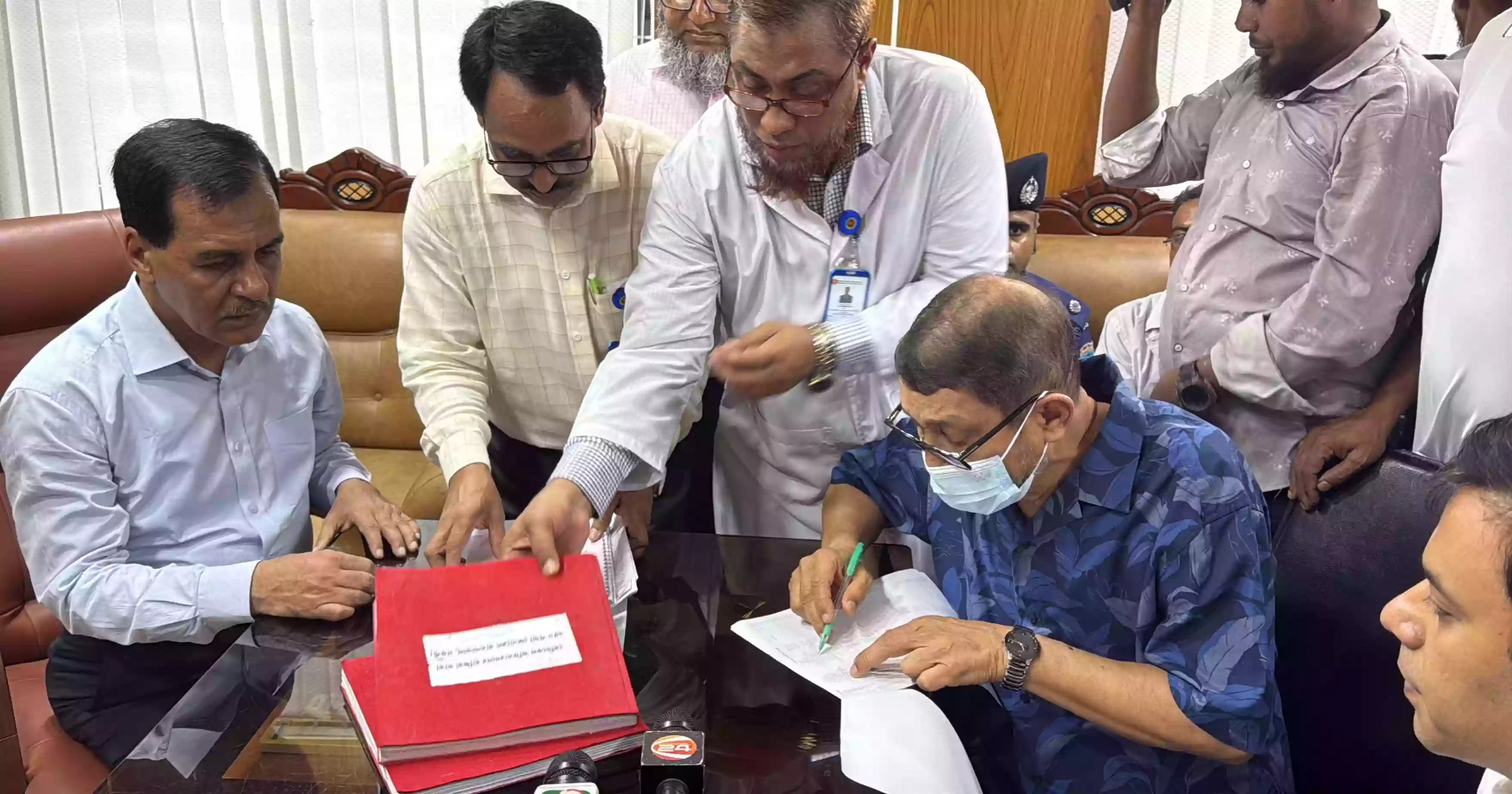 Health minister reimburses patient after finding saline withheld despite stock