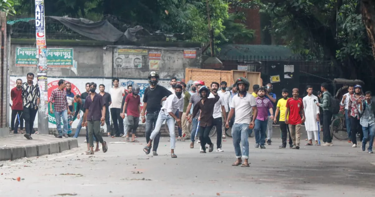 Dozens injured as JCD, Shibir men clash at several Dhaka campuses