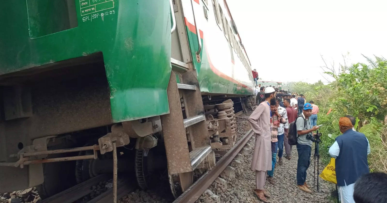 ‘Nil Sagar Express’ train derails in Bogura; over 50 injured