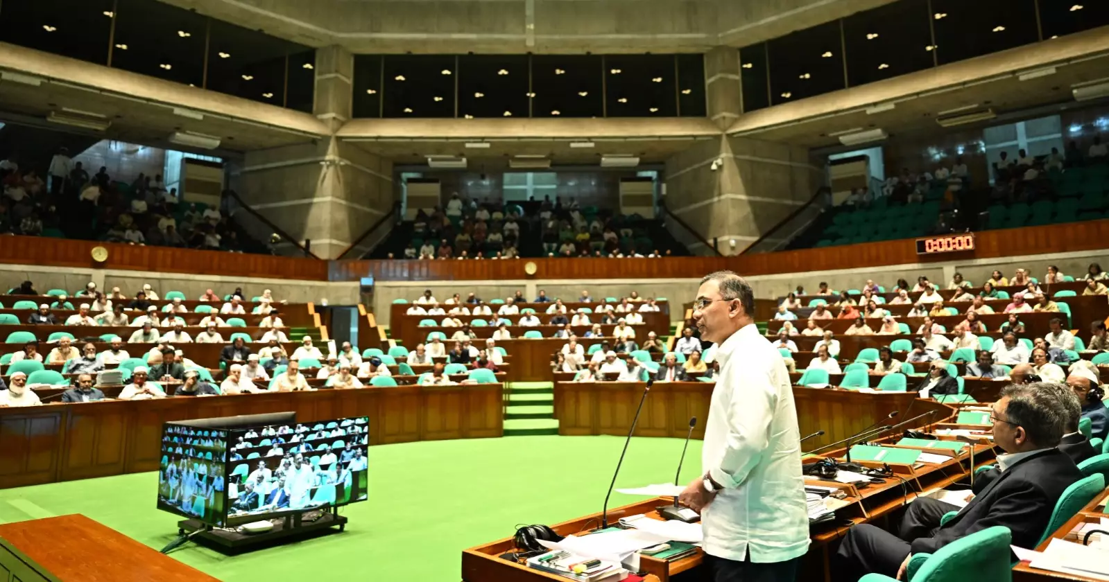 PM assures people of gradually resolving gas, power crisis