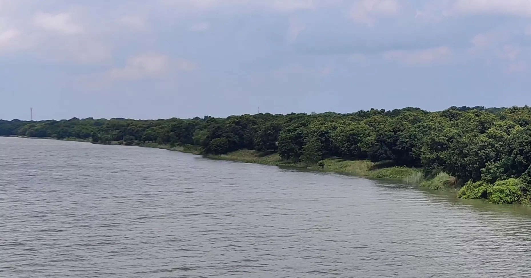 Low-lying areas in Chapainawabganj inundated as rivers swell