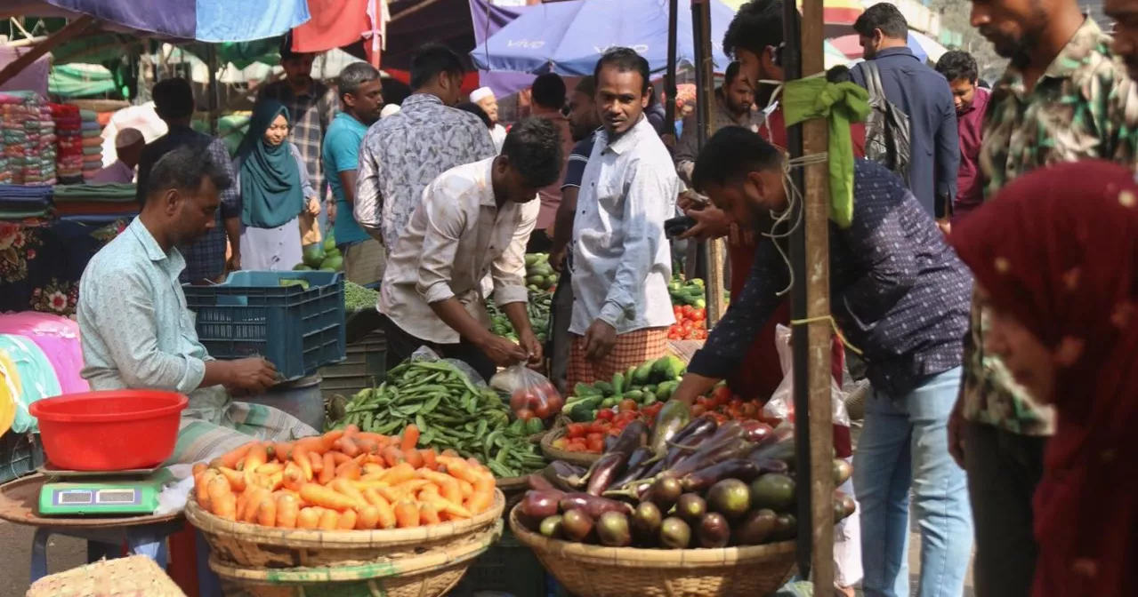 Prices surge at Karwan Bazar in light of Ramadan