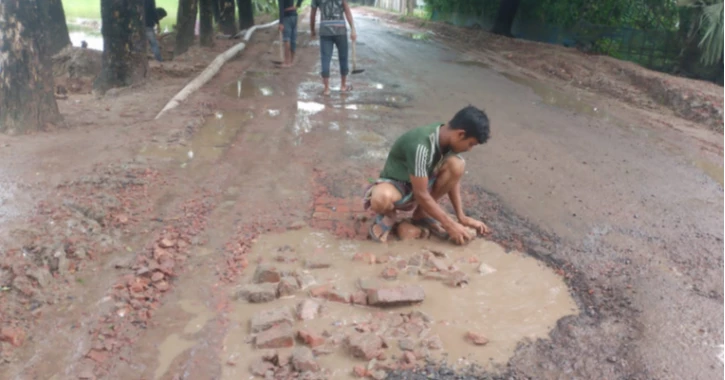 Rain batters 180km of roads in Bagerhat, causing Tk 80cr damage