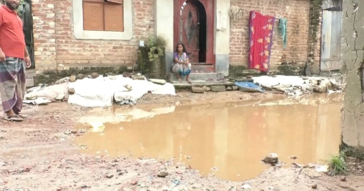 Poor roads, waterlogging add to Naogaon residents’ woes