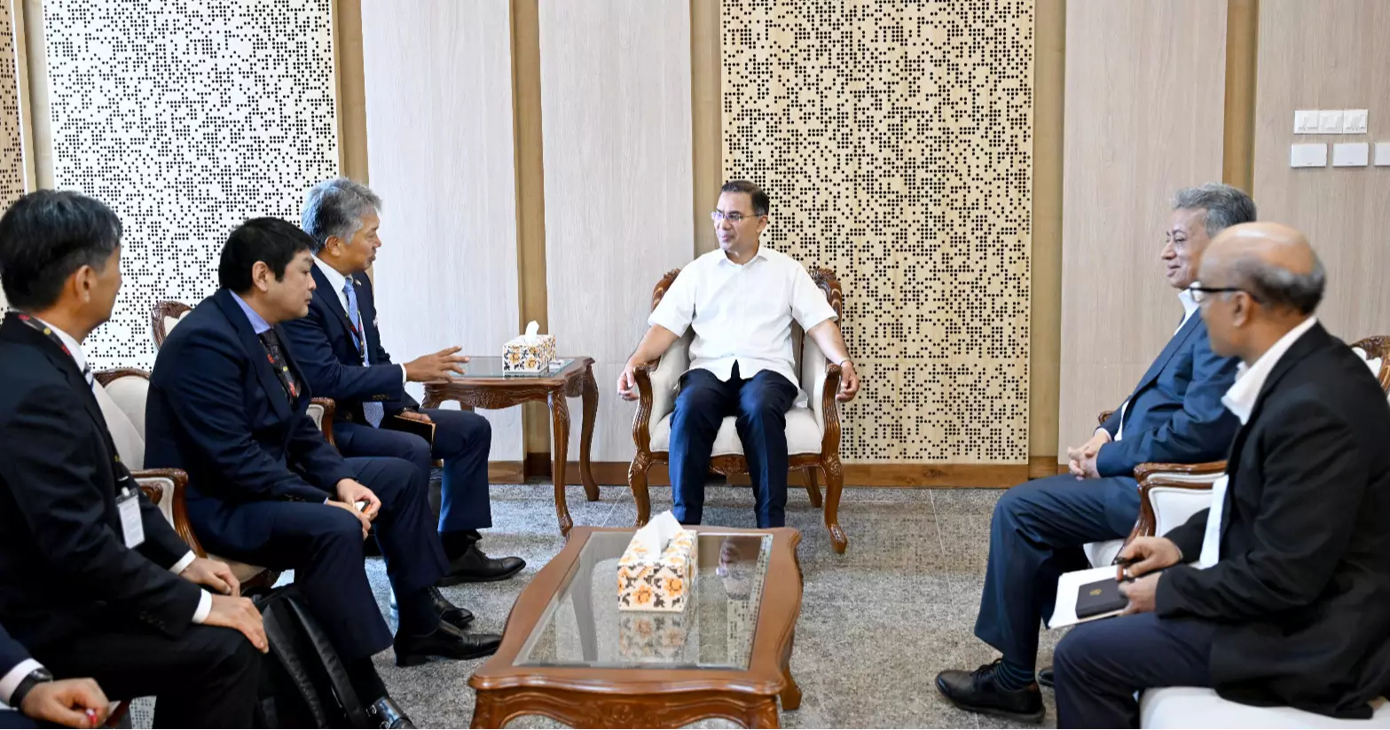 Japanese Mitsui delegation meets PM, discusses investment opportunities