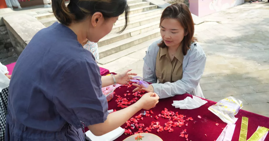 Chinese Valentine's Day rooted in legend, tradition beyond romance