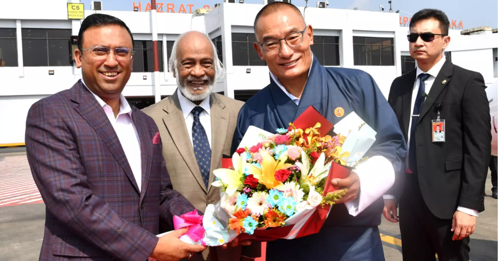 Bhutan PM makes brief stopover in Dhaka
