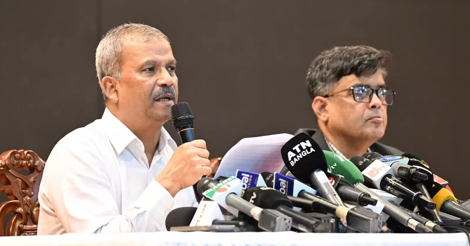 Govt approves draft RPO barring fugitives from polls, reviving ‘No’ vote option