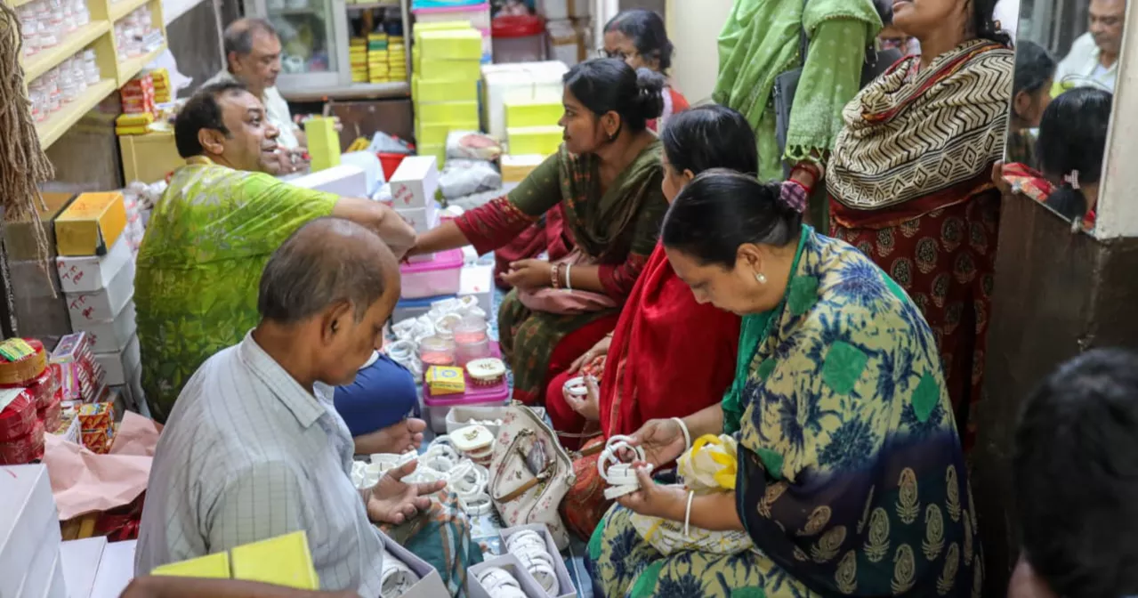 Old Dhaka markets bustle with shoppers ahead of Durga Puja