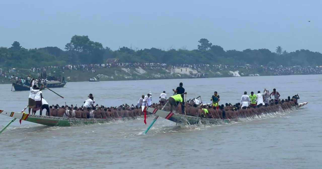 Traditional boat race returns to Gorai River after four years