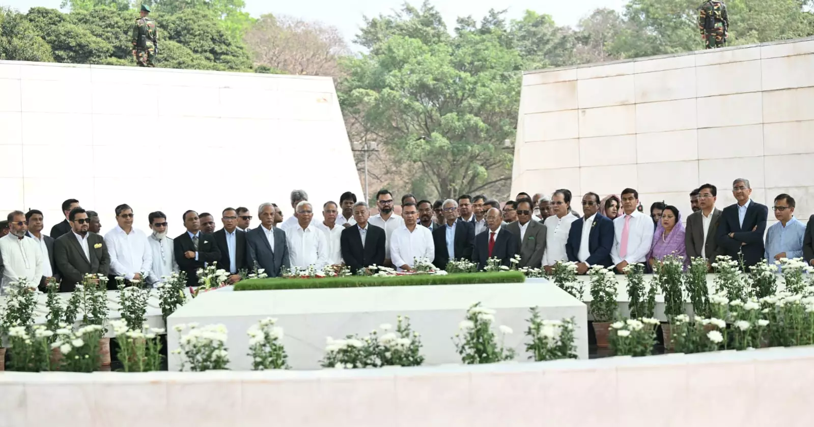 PM, new cabinet members also pay tributes to Zia, Khaleda