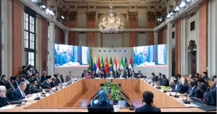 Chinese FM urges BRICS to champion global peace, development