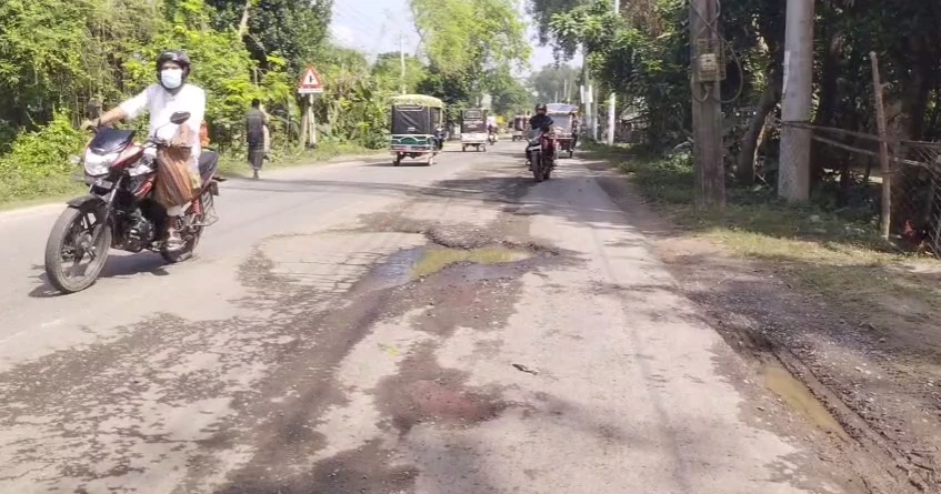 After 10 repairs, Chuadanga-Darshana road remains a Tk 9-crore failure