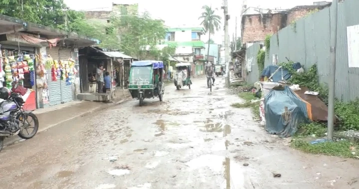 Poor roads, waterlogging add to Naogaon residents’ woes