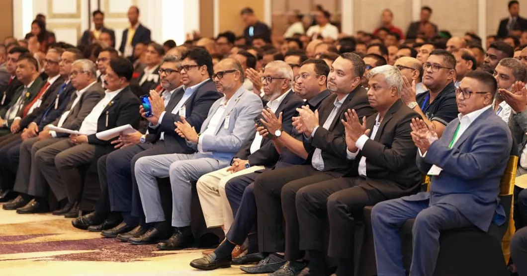 PM urges expatriates to focus on serving country