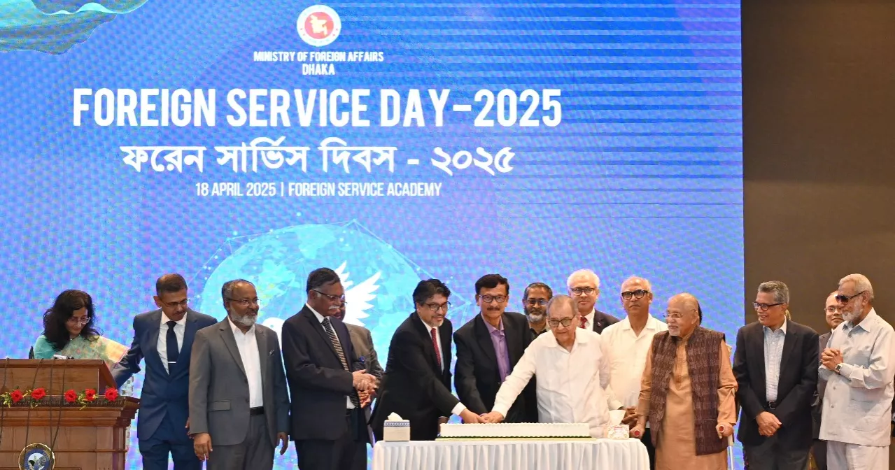 Foreign Adviser calls for addressing expat issues at home before their arrival in destination countries