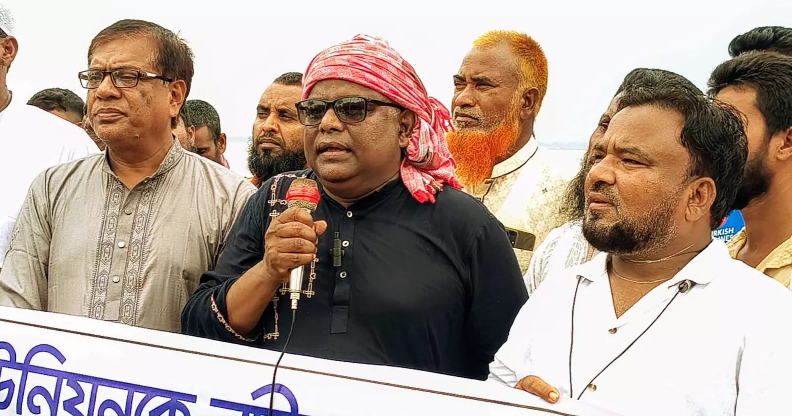 Human chain demands protection of Kurigram's Chilmari from Brahmaputra erosion