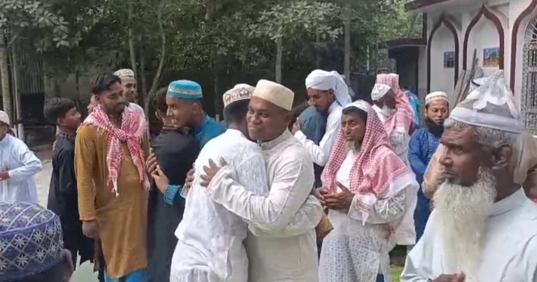 Thousands in Bangladesh celebrate Eid-ul-Fitr along with Saudi Arabia
